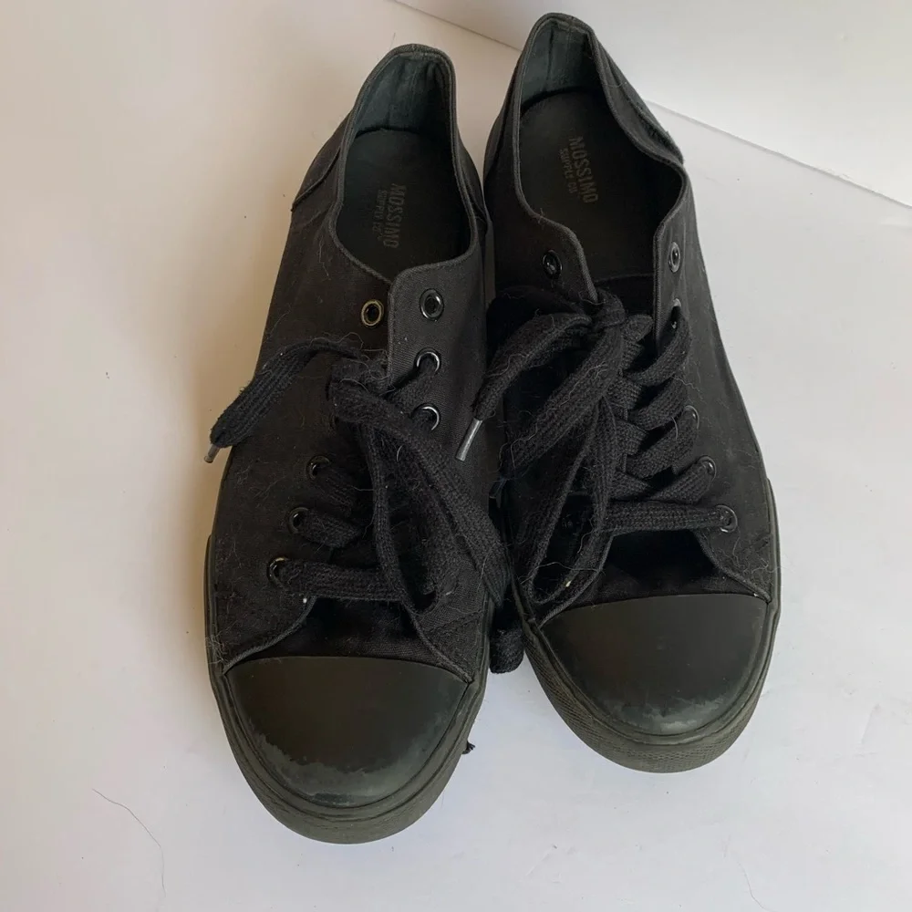 Mossimo black sneakers size 9